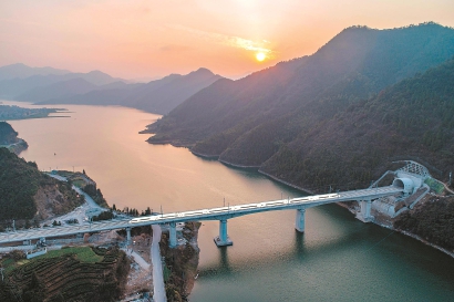 “最美高铁”杭黄高铁本周六增开上海始发列车