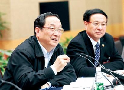 改变惯性思维大胆创新转型 俞正声参加市政协