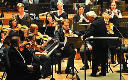 指挥钢琴双料大师阿什肯纳齐向艺术节舞台报