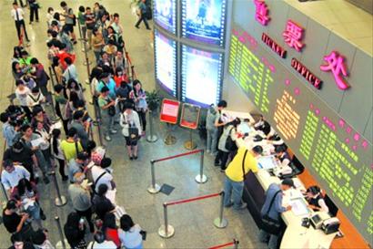 上海国际电影节首日出票超6万张 工作日影迷热