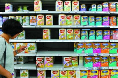 恒天然旗下产品受肉毒杆菌污染 上海卖场开始下架涉事奶粉