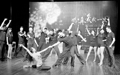 《妈妈再爱我一次》中秋沪上亮相