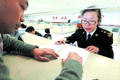 自贸区海关工作人员通过自身具体工作推进监管