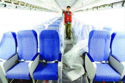 ARJ21新支线飞机首架交付机“105架机”公务舱8个座位，经济舱70个座位全部安装完成