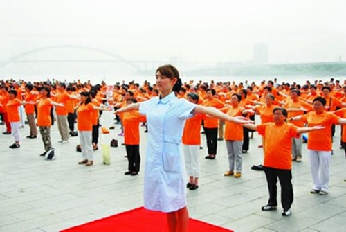 闵行近600名中小学师生登上舞台 用特色舞蹈表