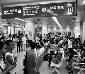 各大医院门急诊量日均破万 新华、华山接诊创