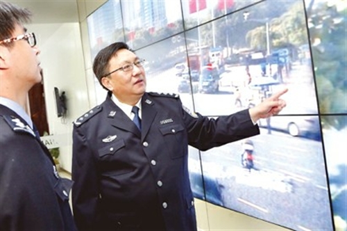 一行就选择了寂寞与坚守 走近市公安局技侦总