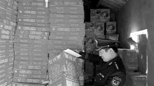 查获鞭炮1000余箱烟花100余箱 嘉定捣毁非法