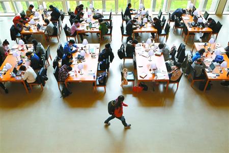 浦东图书馆座无虚席