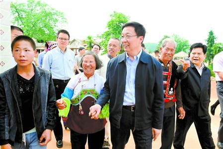 雄察看援建云南项目进展 听取对口支援意见建议