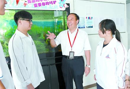 高技能人才的校长哥--记上海大众工业学校校