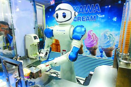 越过障碍直抵现场侦察火情 上海交大本科生团