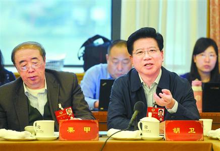 在沪全国政协委员参加审议全国政协常委会工作