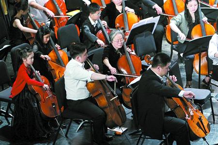 115把大提琴同台狂欢 上海音乐厅现难得一幕