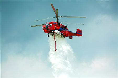 上海举行大规模实弹反恐演练 直升机防化救援