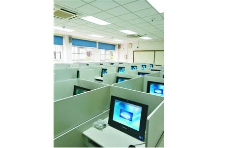 明年起听说测试首次计入高考成绩 记者随专家