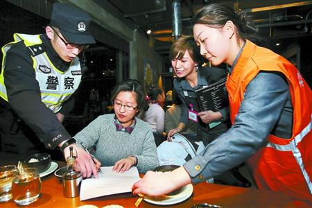 5万余民警与30万平安志愿者走街串巷全面强化