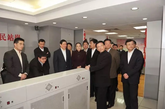 市领导新春慰问机关工作人员 在市政府总值班