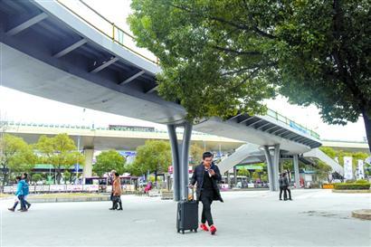 浦西最大地铁站空中连廊--莲花路1229米连廊工