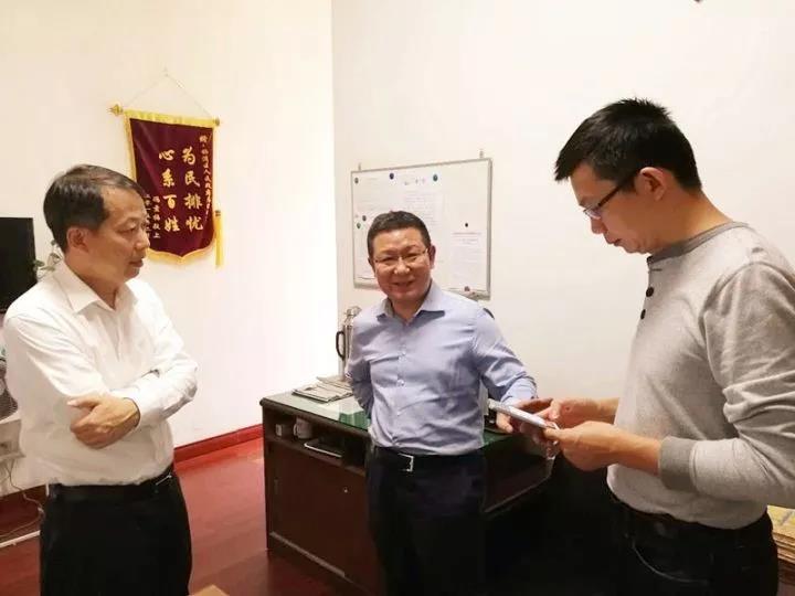 市应急办组织检查节日期间值班值守工作