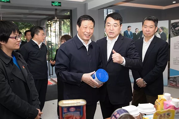 市长应勇调研华谊、光明:国企要深入学习贯彻