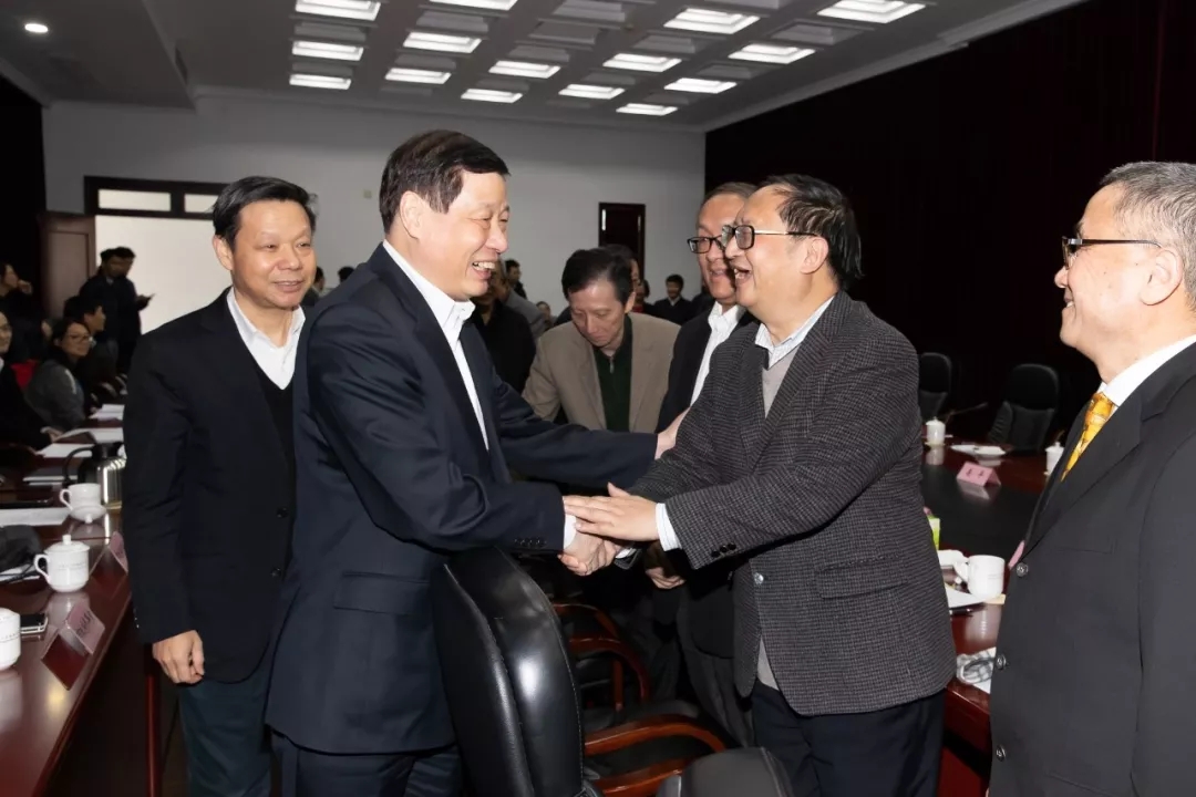 应勇市长就《政府工作报告》(征求意见稿)主持