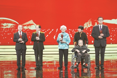 第七届上海文学艺术奖颁奖典礼举行