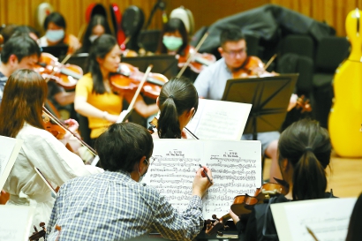 45分钟《百年颂》浓缩百年峥嵘 青年作曲家龚天鹏疫情中创作完成交响组曲 45分钟《百年颂》浓缩百年峥嵘 青年作曲家龚天鹏疫情中创作完成交响组曲