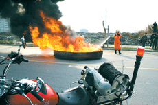 申城消防增添 新式武器 消防摩托车将正式亮相