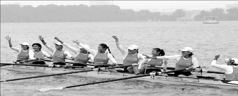 十运会上海揽得<em>女子八人单桨有舵手</em>赛金牌