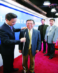 上海培罗蒙西服公司与上海大剧院艺术中心签约