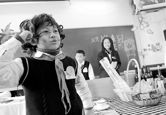 卢湾区瑞金二路小学举行迎接世博倒计时400天