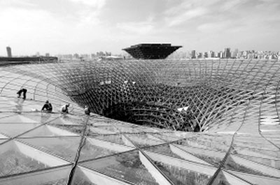 世博轴阳光谷玻璃幕墙安装工作即将结束