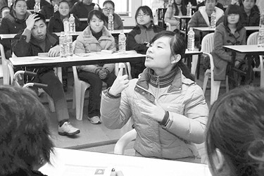 本市举办残疾人高校毕业生求职培训 教他们迈