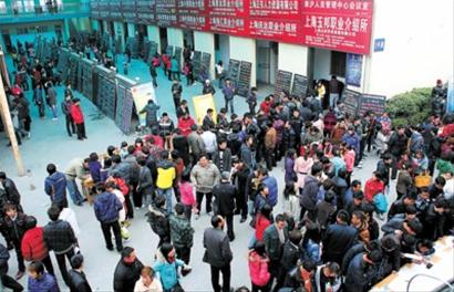 浦东新区首场来沪务工人员大型公益招聘会举行