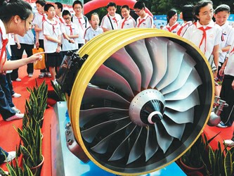 国产客机发动机金属模型首次亮相航空科普展