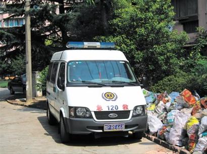 黑救护车藏身居民区待命 难以消毒威胁公共