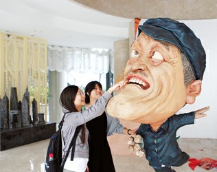 第二届全国大学生公共视觉优秀作品展在沪举行