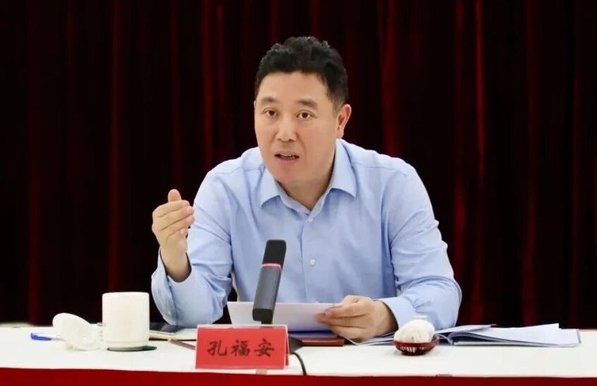 中共长宁区委召开党代会报告征求意见系列座谈会6.jpg