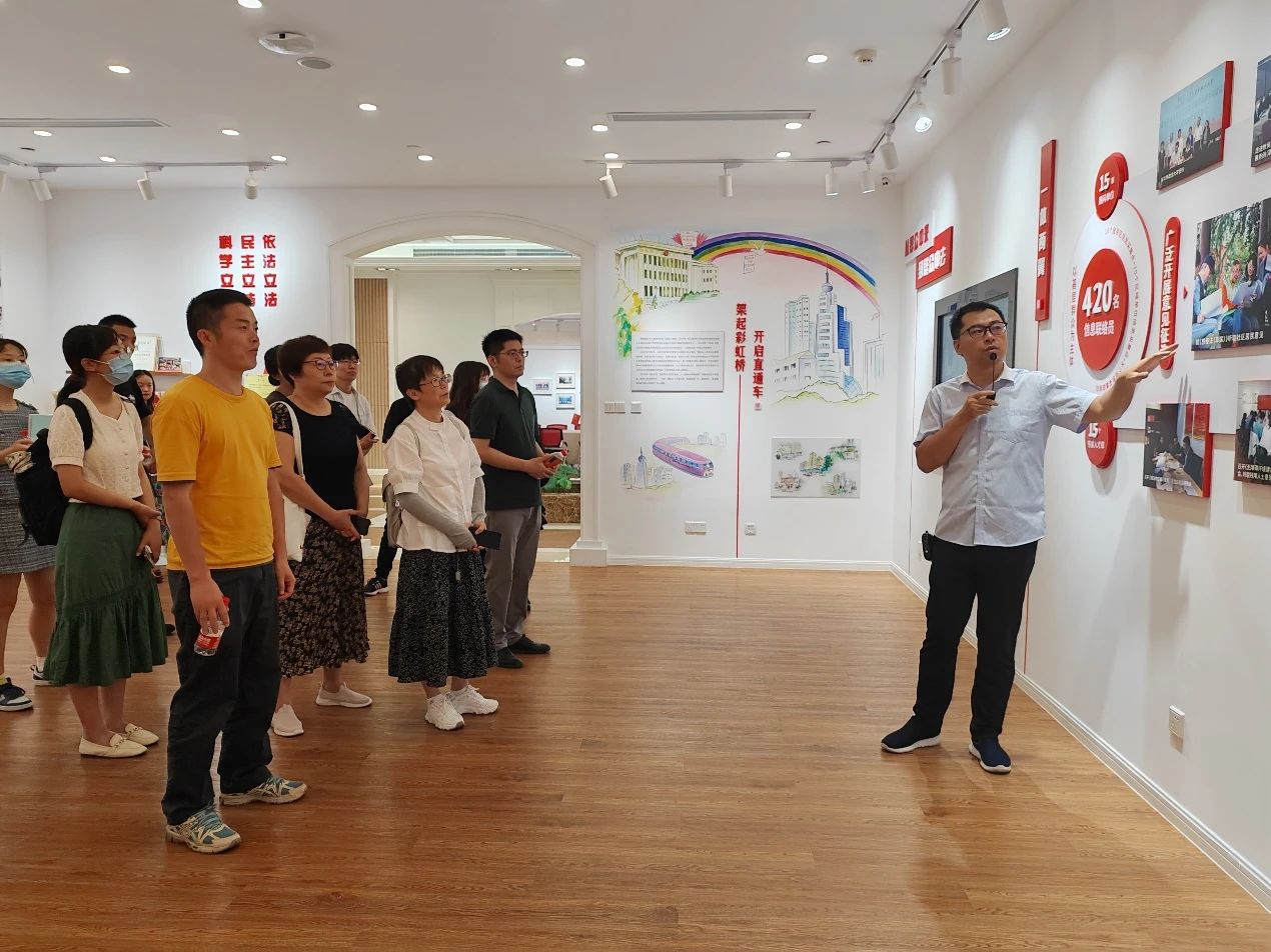 感受全过程人民民主!长宁市民代表走进古北市民中心2.jpg 感受全过程人民民主!长宁市民代表走进古北市民中心2.jpg