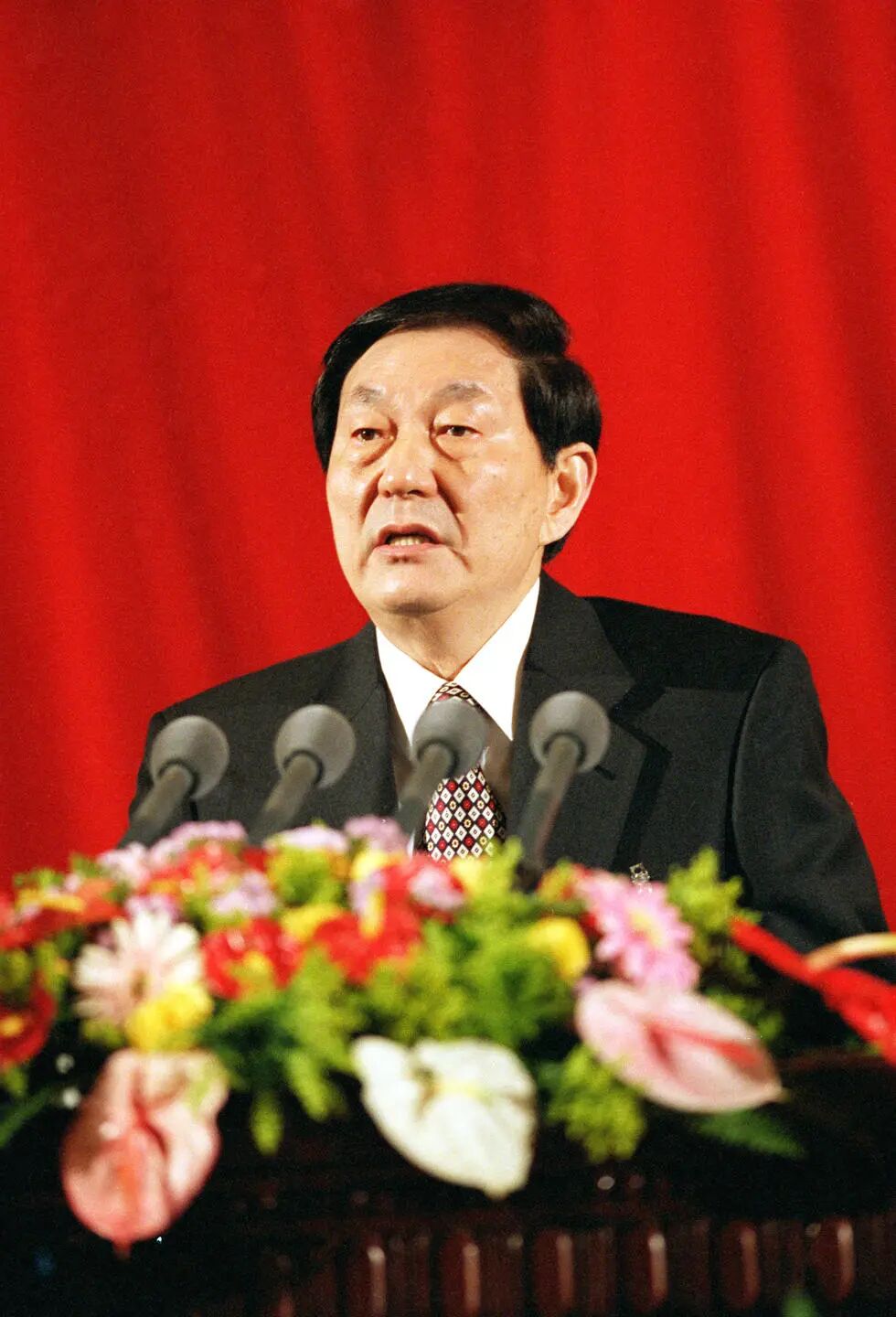 1999年3月5日,朱镕基同志在第九届全国人民代表大会第二次会议上作政府工作报告。.jpg