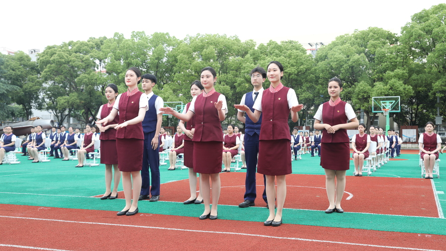 上海市航空服务学校学生参加礼仪评比.jpeg 上海市航空服务学校学生参加礼仪评比.jpeg