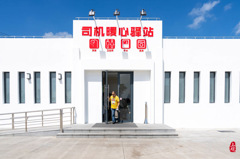 司机从司机之家门前走过.jpeg 司机从司机之家门前走过.jpeg