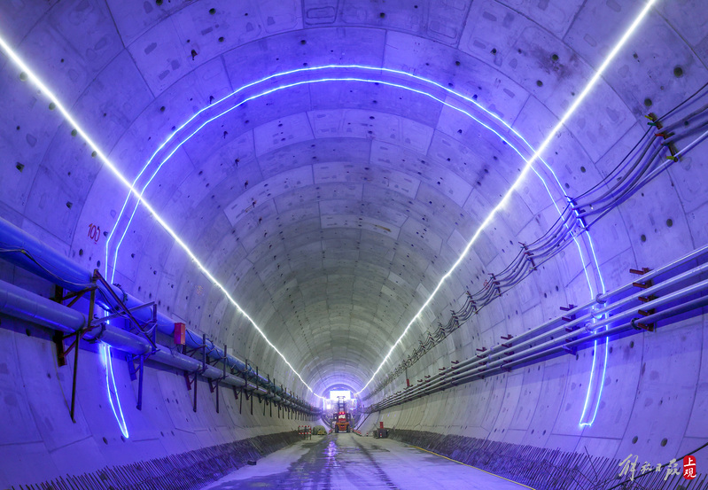 盾构机在银都路隧道推进.jpeg 盾构机在银都路隧道推进.jpeg