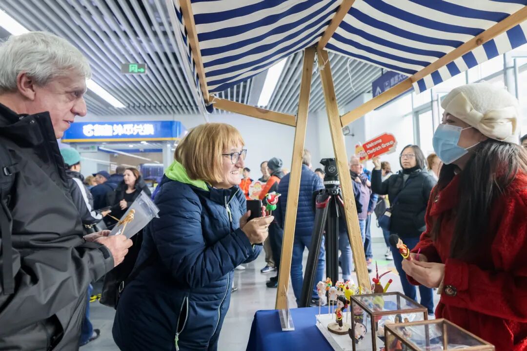 2、海内外游客近悦远来a (4).JPG