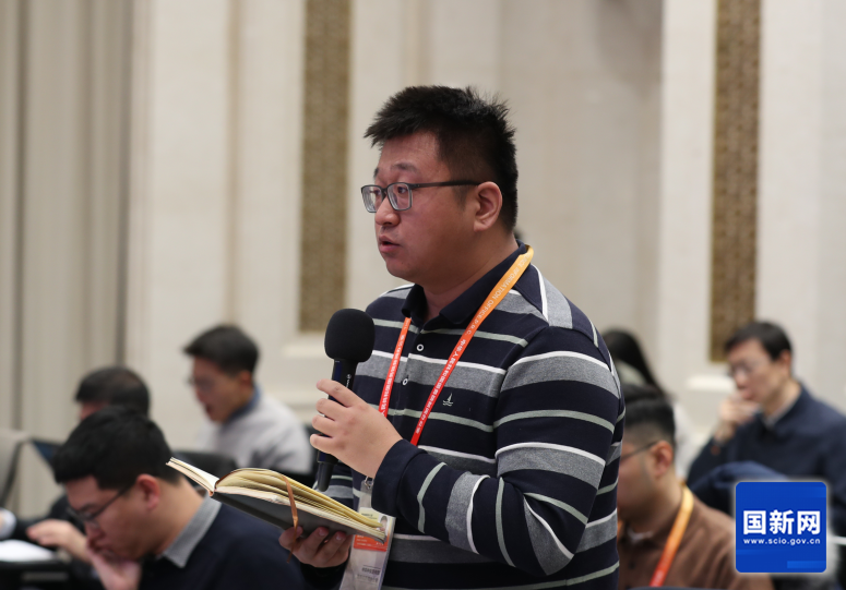 每日经济新闻记者提问(刘健 摄).png 每日经济新闻记者提问(刘健 摄).png