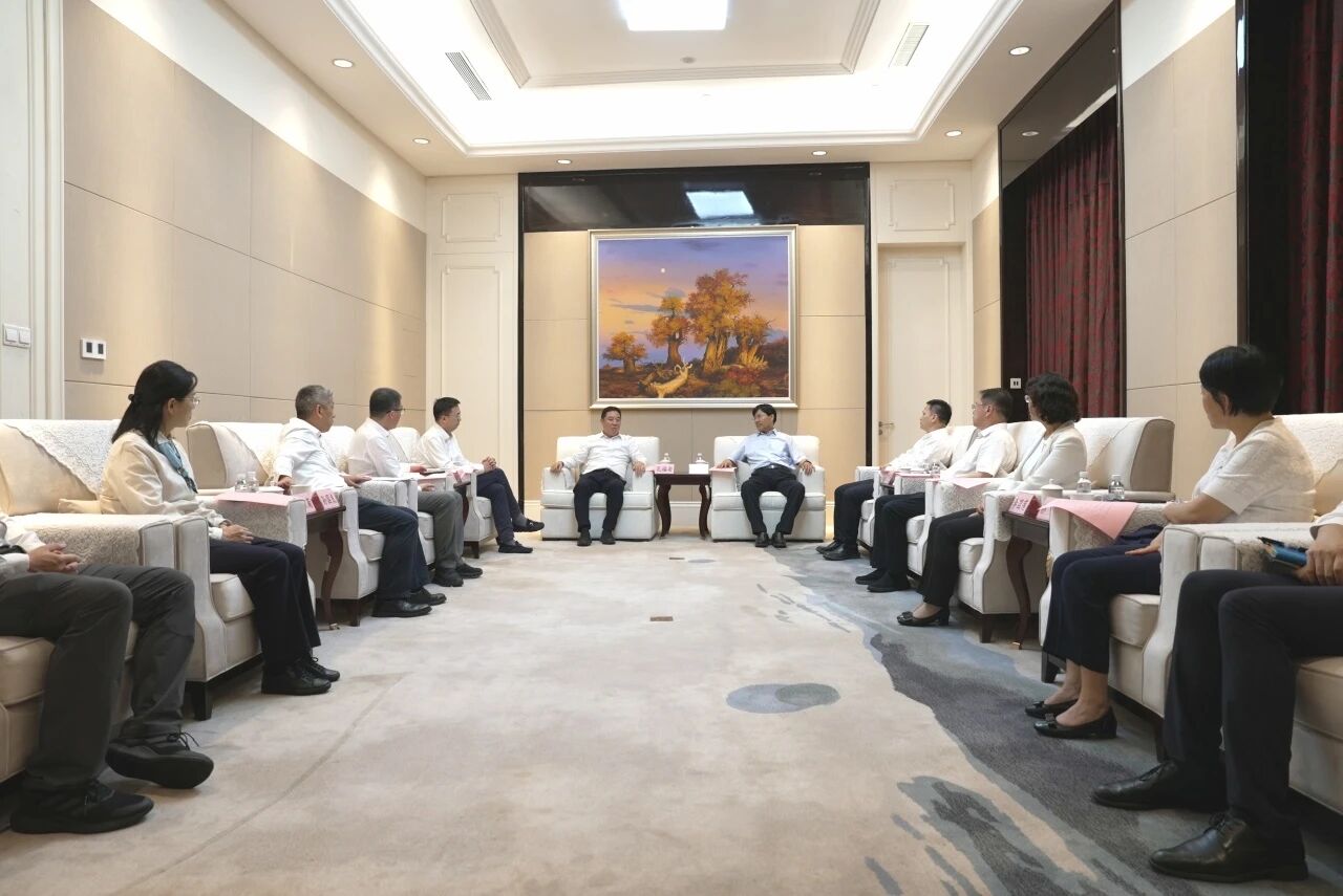 长宁区委书记孔福安率长宁区党政代表团赴新疆克拉玛依调研考察1.jpg