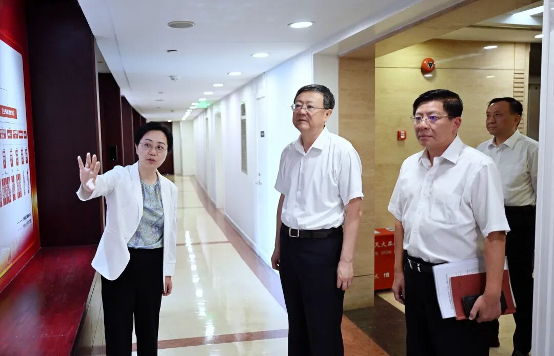 以高质量党建引领教育强市、健康上海建设上水平上台阶！陈吉宁调研市教卫工作党委