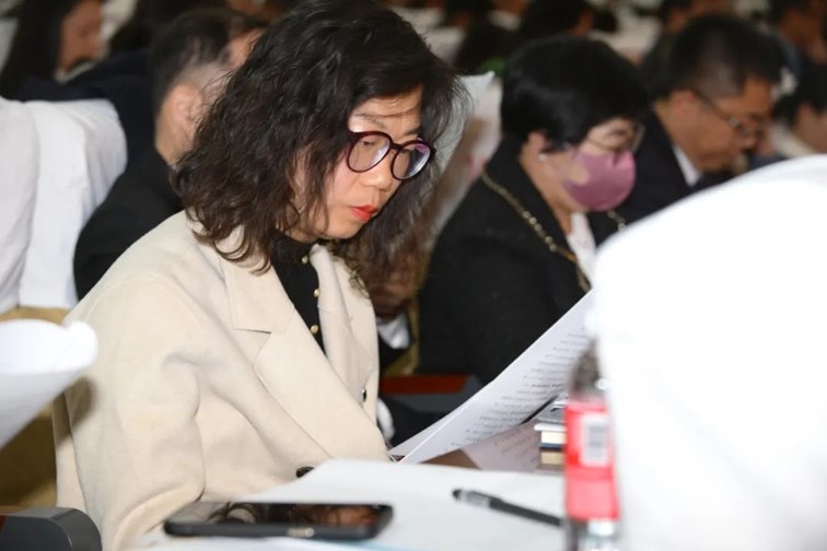 区政协七届四次会议开幕