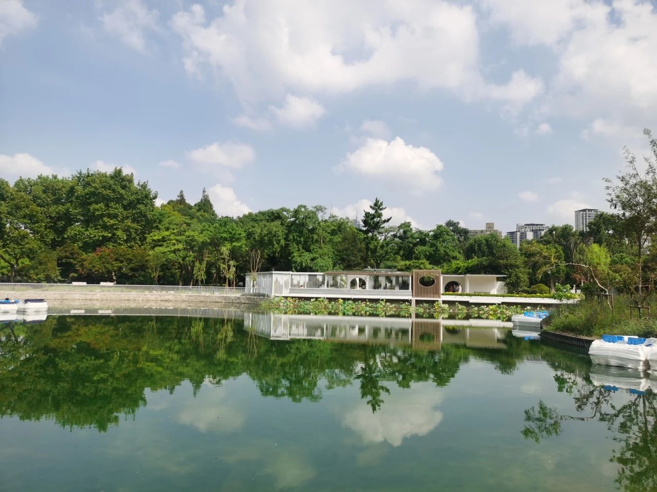 即将开放的长宁市民园艺中心迎来首批客人“探营”2.jpg 即将开放的长宁市民园艺中心迎来首批客人“探营”2.jpg